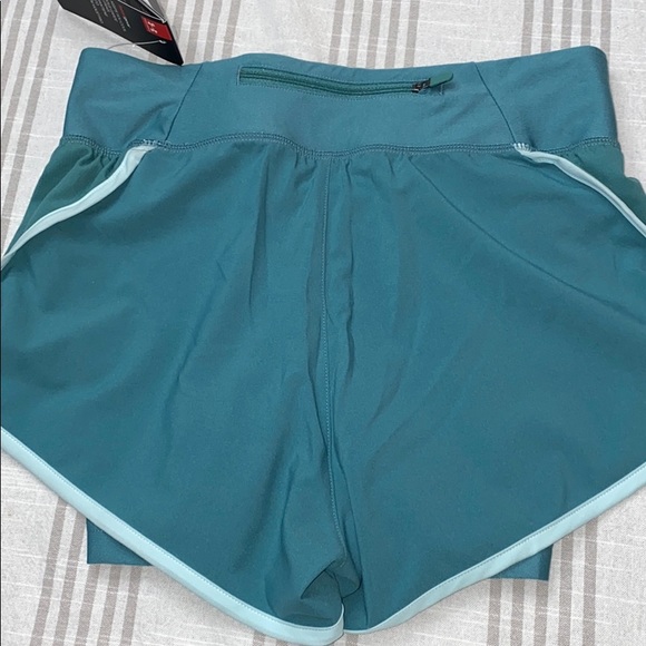 Under Armour fitted HeatGear Shorts XS NWT - Picture 6 of 8